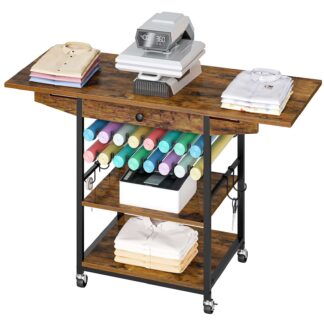 HOOBRO 3 Tier Movable Hëtzt Press Table, Klappbar Hëtzt Transfer Stand mat Vinyl Roll Holder an Tirang, Heavy Duty Rolling Craft Table, Mobile Workbench Cart fir DIY Sublimatioun, Rustikal Braun