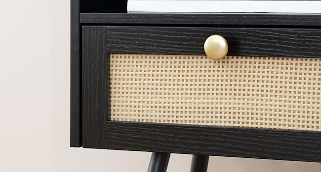 nattbord med ladestasjon