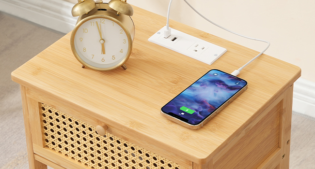 Vysoký noční stolek