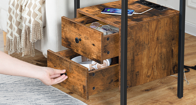 Nabíjací bočný stolík