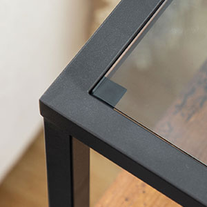 стеклянный столик в гостиной