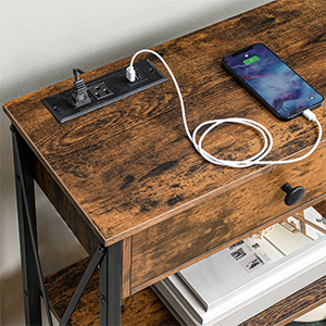 2 wtyczki gniazdkowe i 2 Porty USB