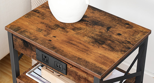 τελικό τραπέζι με σταθμό φόρτισης