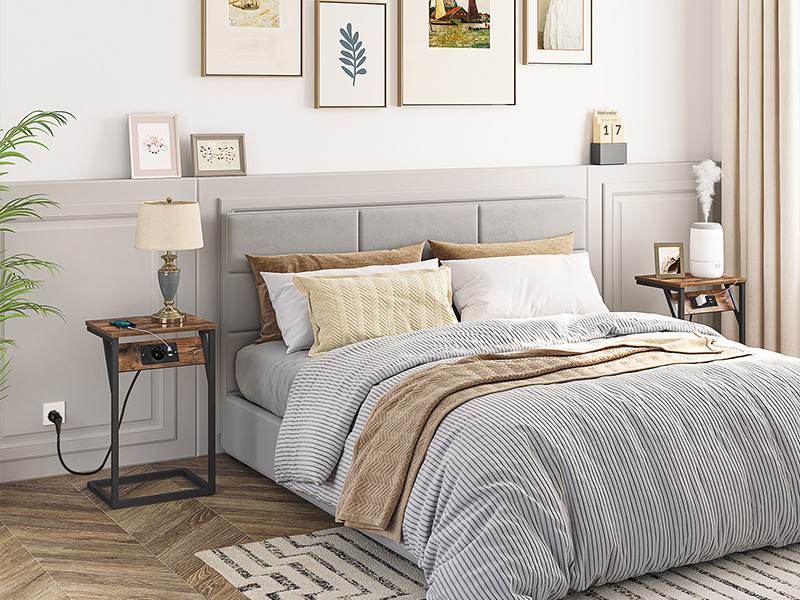 bočný stolík v tvare c