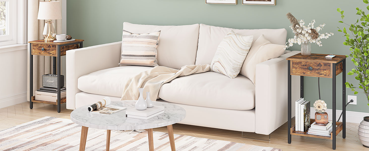 кінцевий стіл із зарядною станцією