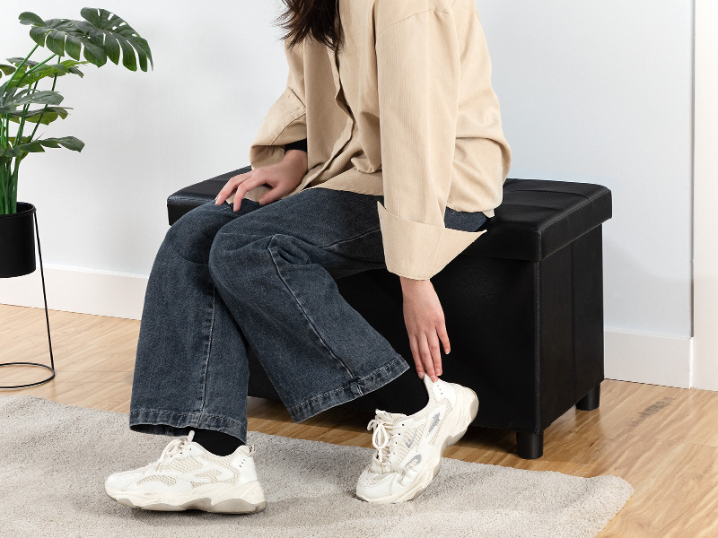 upholstered tufted bench