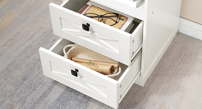 منصة ليلية مع محطة شحن