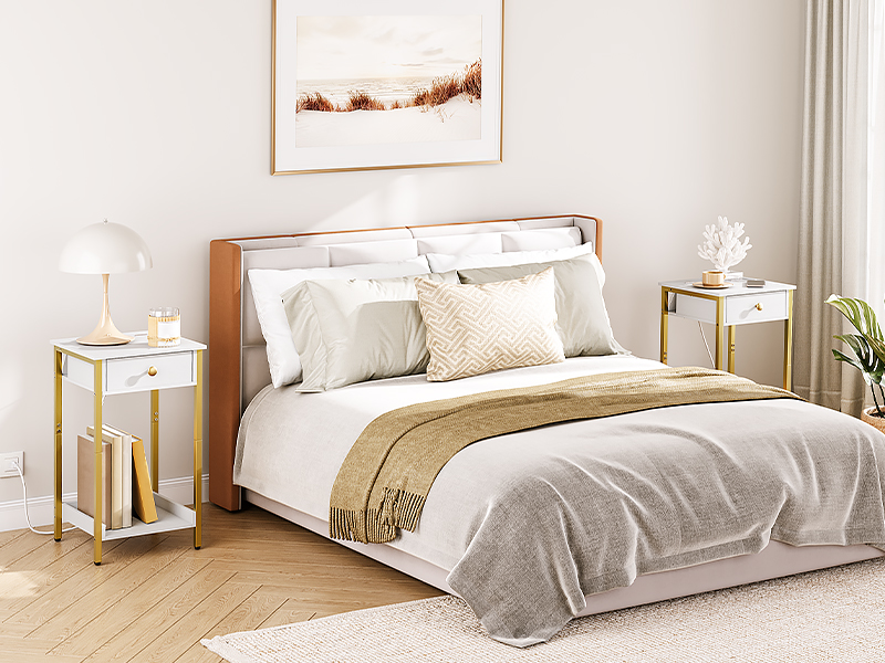 koncový stolík s nabíjacou stanicou