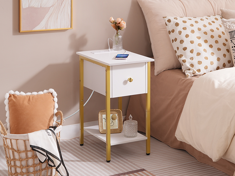 طاولة نهاية ضيقة مع محطة شحن