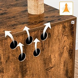 caja de arena con torre de árbol para gatos