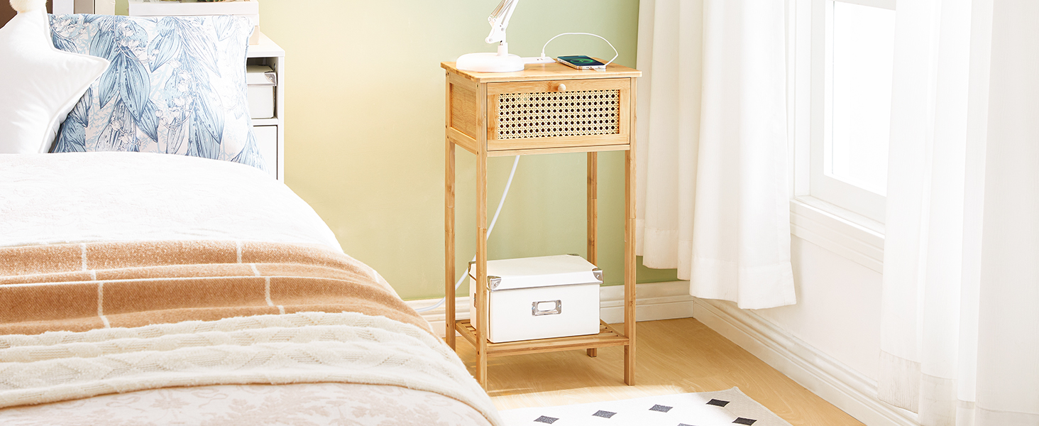 Vysoký noční stolek