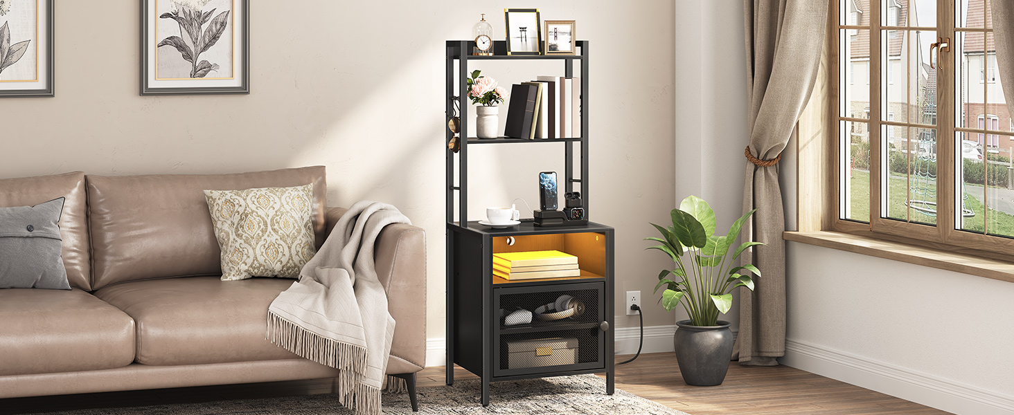 кінцевий стіл із зарядною станцією