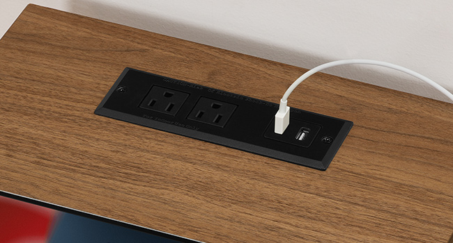 طاولة نهاية مع محطة شحن