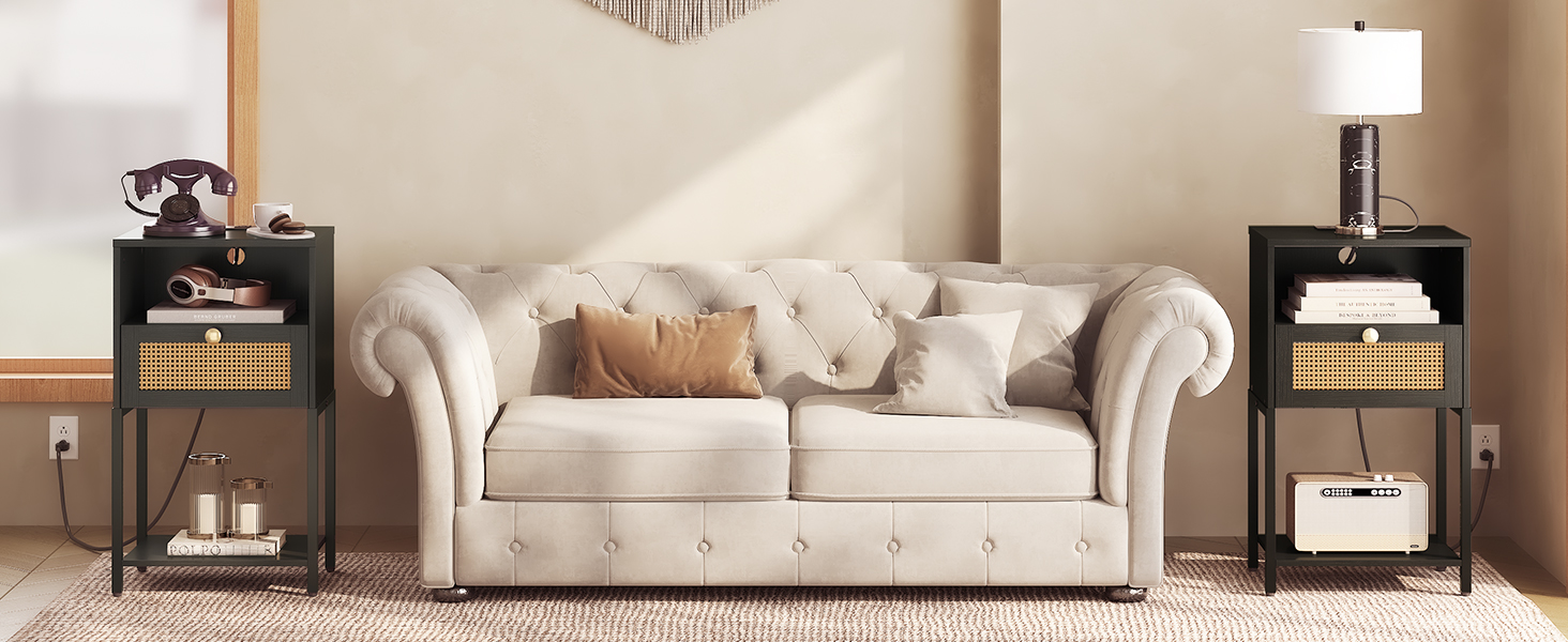 тумбочка з зарядною станцією