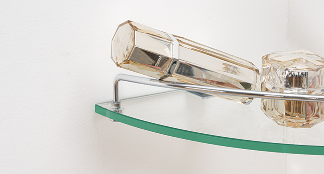 Стеклянные полки ванной комнаты