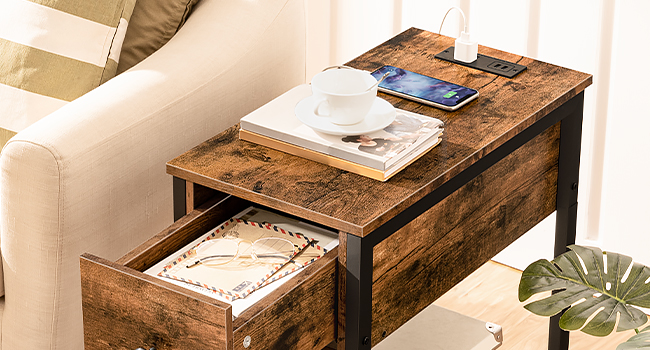 Boční stůl s nabíjecí stanicí