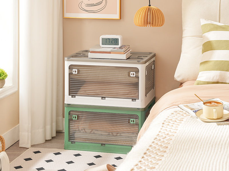 Plastové zásobníky s vekom