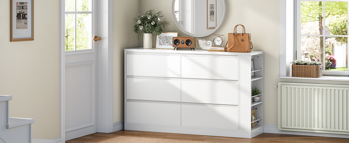 Білий комод