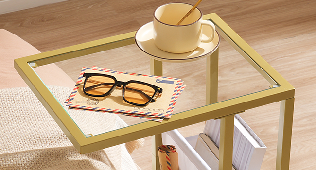 стеклянный столик