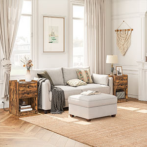 кінцевий стіл із зарядною станцією