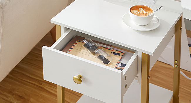 Bijzettafel met laadstation