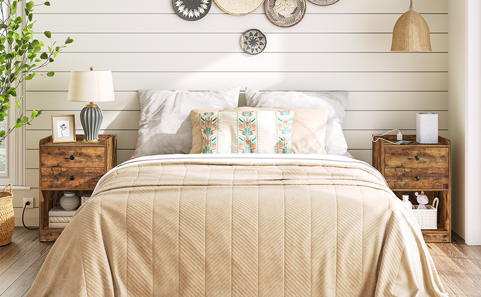 тумбочка з зарядною станцією