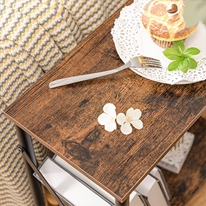 wąski stolik boczny