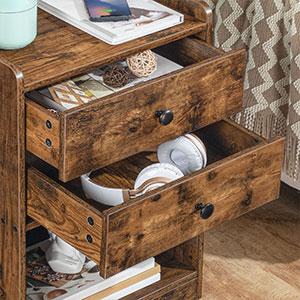 кінцевий стіл із зарядною станцією