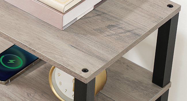 Кінцевий стіл із станцією зарядки