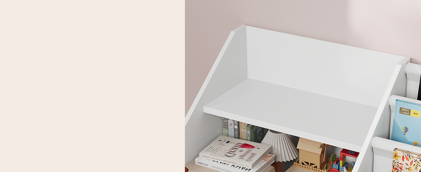 Gli scaffali della scuola materna