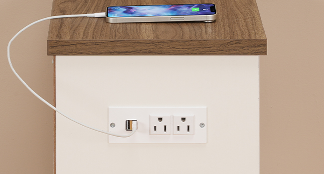 منضدة مع محطة شحن